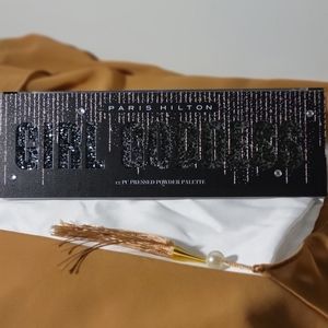 Eyeshadow palette by Paris Hilton